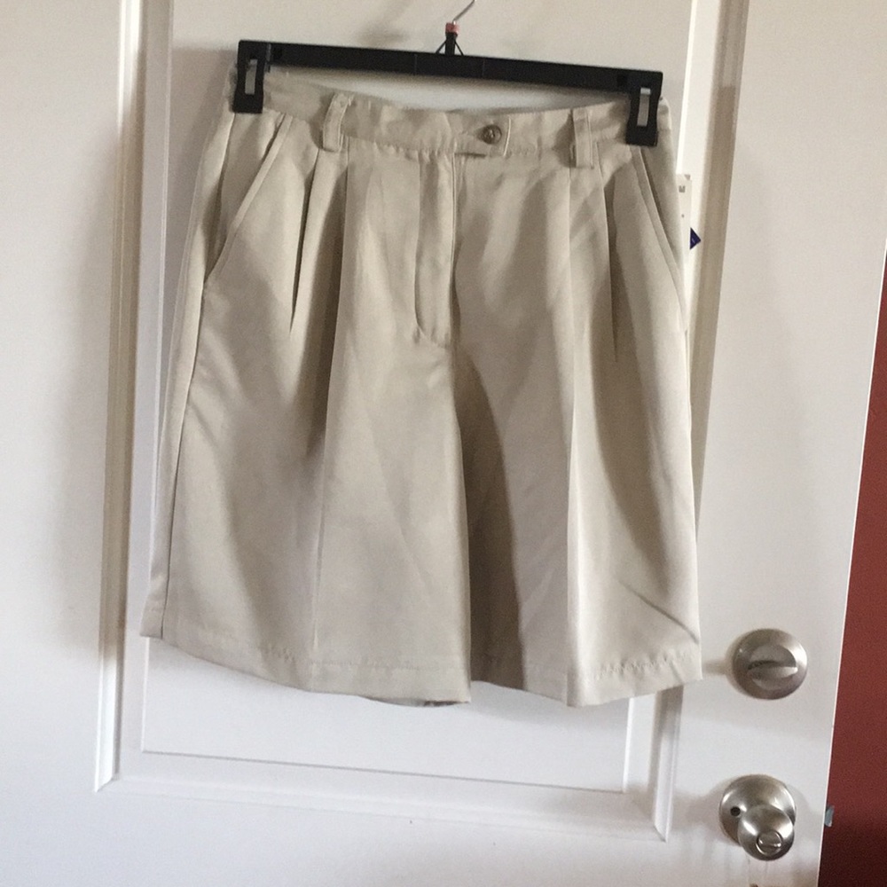 Women’s beige Liz Claiborne skirt.